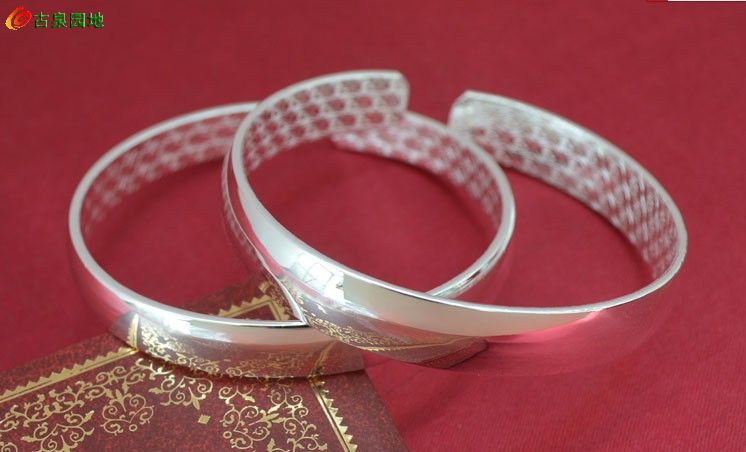 30克的大999银镯子一个