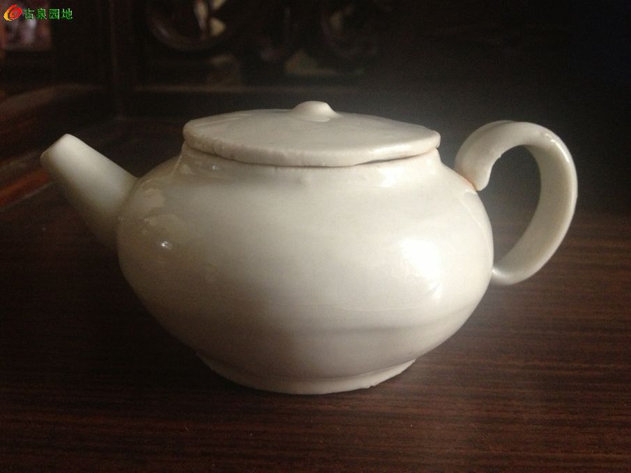 罕见明末清初德化窑白定瓷茶壶 