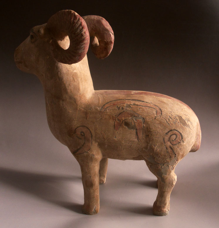 精美的汉代彩绘陶羊